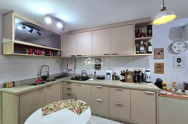 Excelente Sobrado com 2 dormitórios à venda no Bairro Água Verde – Blumenau