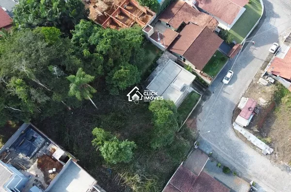 Terreno na transversal da Rua Divinópolis, Bairro Velha.