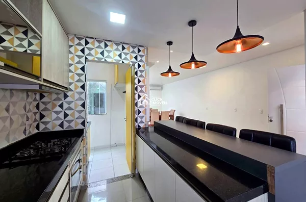 Casa Plana SemiMobiliada com 2 dormitórios sendo 1 Suíte no Bairro Velha Central