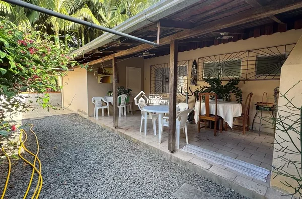 Casa com quatro quartos na Água Verde