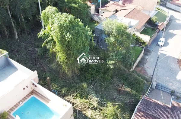 Terreno na transversal da Rua Divinópolis, Bairro Velha.