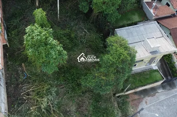 Terreno na transversal da Rua Divinópolis, Bairro Velha.