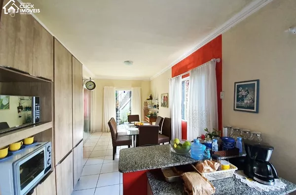 Excelente Casa com 6 dormitórios sendo 2 suítes, no Bairro Itoupava Norte