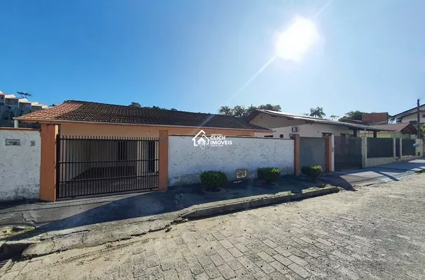 Casa residencial com 3 dormitórios no Bairro Tribess