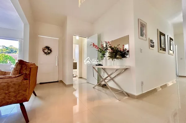 Casa térrea com 3 dormitórios sendo 1 suíte no Bairro Velha