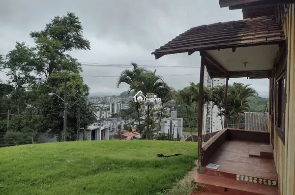 Casa na  Escola Agrícola