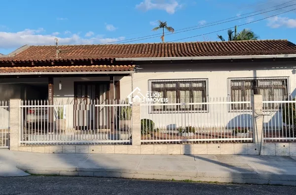 Casa de com 1 suíte mais 2 dormitórios averbada