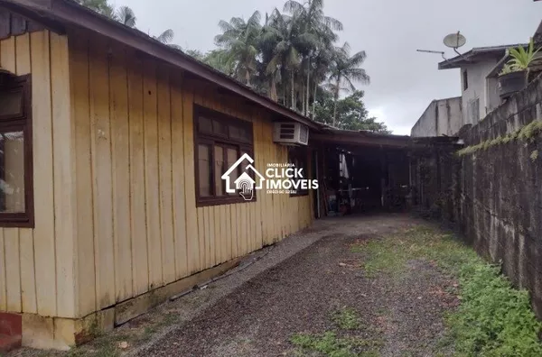 Casa na  Escola Agrícola