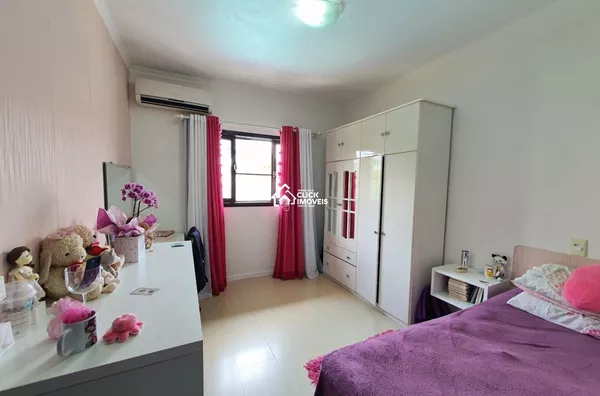 Casa Residencial com 3 dormitórios no Bairro Velha Central