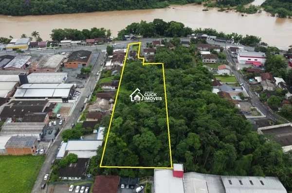 Terreno em corredor de serviço. ZI1