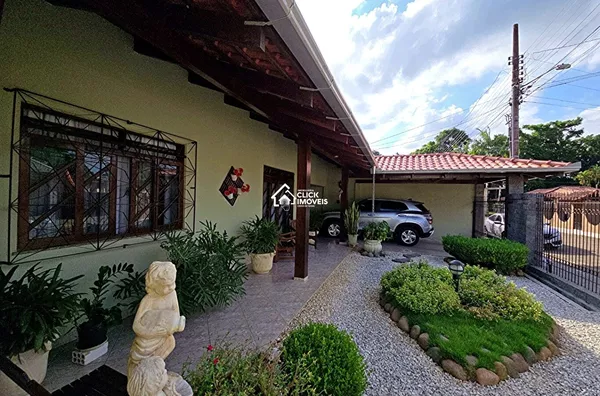 Excelente casa térrea com 3 dormitórios, com Edícula no Bairro Velha Central