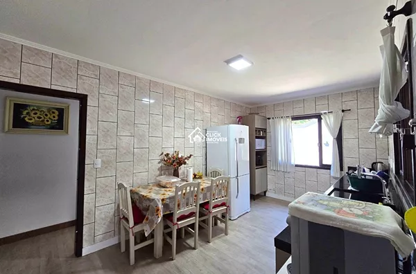 Casa térrea com 3 dormitórios sendo 1 suíte no Bairro Velha - Blumenau