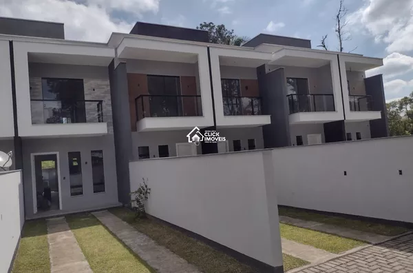 Sobrado com duas suítes no Bairro da Velha