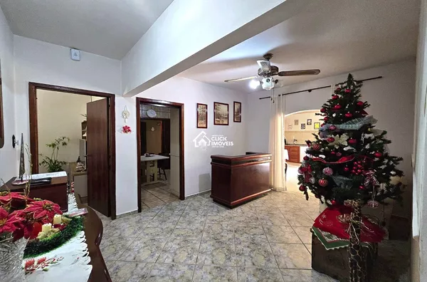 Casa semi-mobiliada com 3 dormitórios sendo 1 suíte no Bairro Badenfurt - Blumenau.