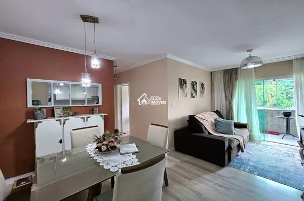 Apto Semimobiliado com 2 dormitórios sendo 1 suíte no Bairro Badenfurt em Blumenau.