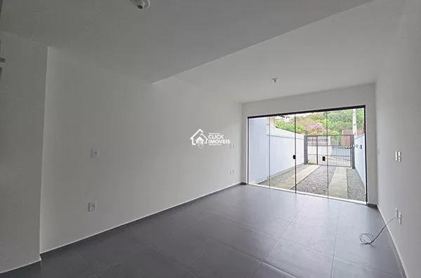 Excelente sobrado com 2 dormitórios sendo 2 suítes no Bairro Escola Agrícola.