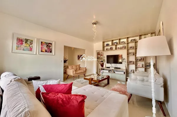 Casa térrea com 3 dormitórios sendo 1 suíte no Bairro Velha