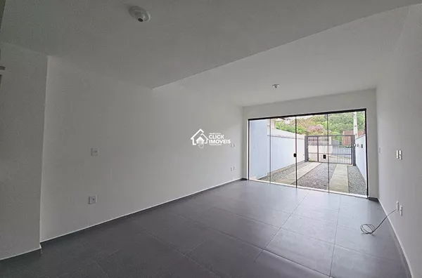 Excelente sobrado com 2 dormitórios sendo 2 suítes no Bairro Escola Agrícola.