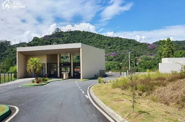 Excelente Terreno em Condomínio Fechado no Bairro Ponta Aguda.