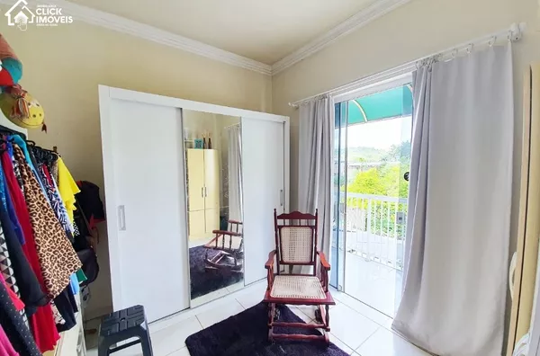 Excelente Casa com 6 dormitórios sendo 2 suítes, no Bairro Itoupava Norte