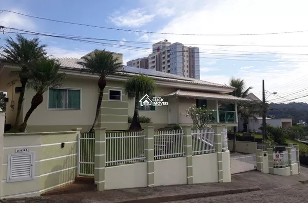 Casa Alto Padrão, 4 quartos com Piscina Água Verde