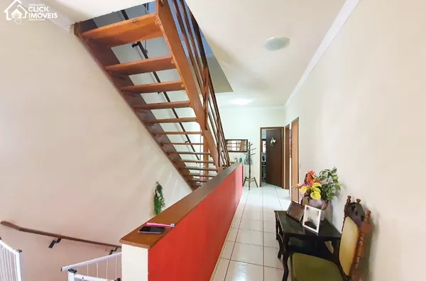 Excelente Casa com 6 dormitórios sendo 2 suítes, no Bairro Itoupava Norte