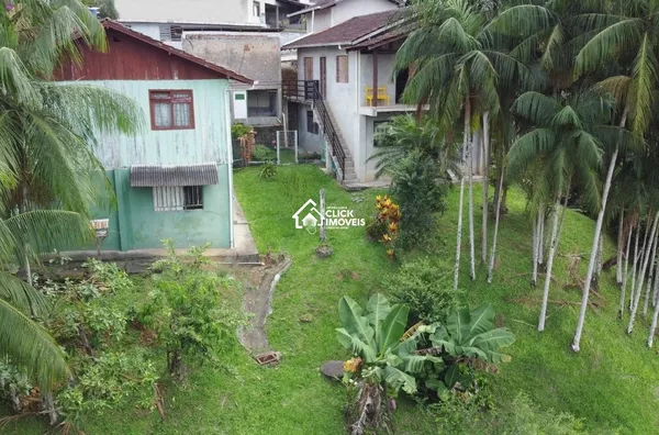 Casa 2 pavimentos no Bairro Fortaleza.