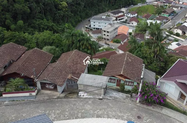 Casa 2 pavimentos no Bairro Fortaleza.