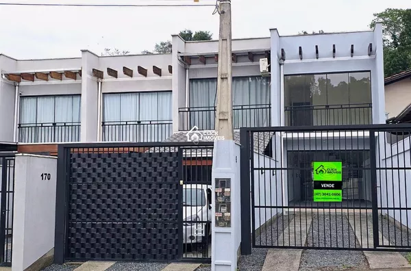 Excelente sobrado com 2 dormitórios sendo 2 suítes no Bairro Escola Agrícola.