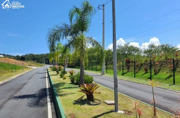 Excelente Terreno em Condomínio Fechado no Bairro Ponta Aguda.