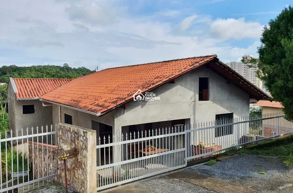 Casa térrea com 5 dormitórios no Bairro Fortaleza, Blumenau