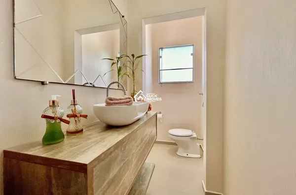 Casa térrea com 3 dormitórios sendo 1 suíte no Bairro Velha