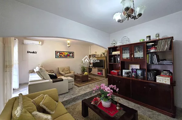 Casa semi-mobiliada com 3 dormitórios sendo 1 suíte no Bairro Badenfurt - Blumenau.