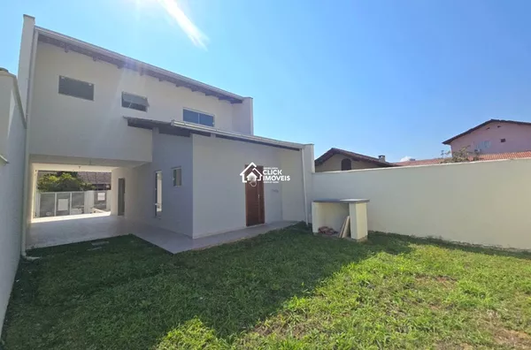 Excelente Sobrado com 3 dormitórios sendo 1 suíte no Bairro Velha Central