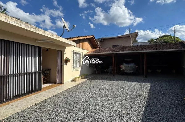 Casa com quatro quartos na Água Verde