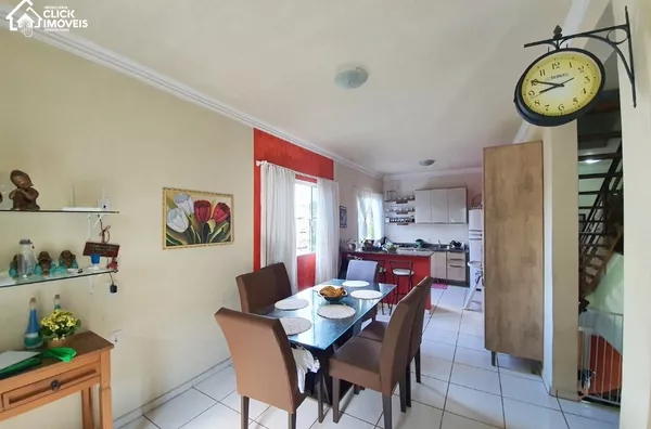 Excelente Casa com 6 dormitórios sendo 2 suítes, no Bairro Itoupava Norte