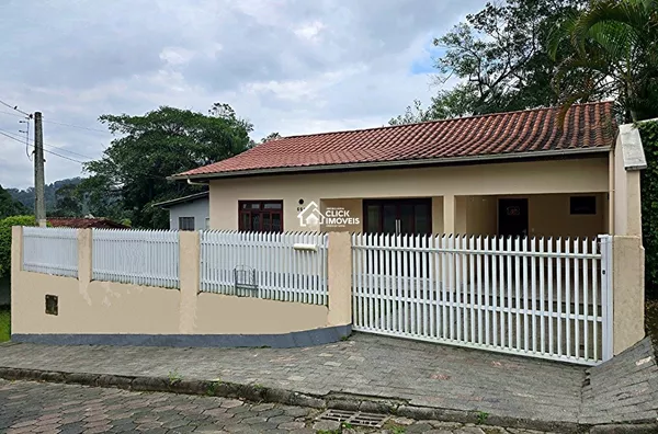 Casa com 2 dormitórios no Bairro Itoupavazinha na cidade de Blumenau