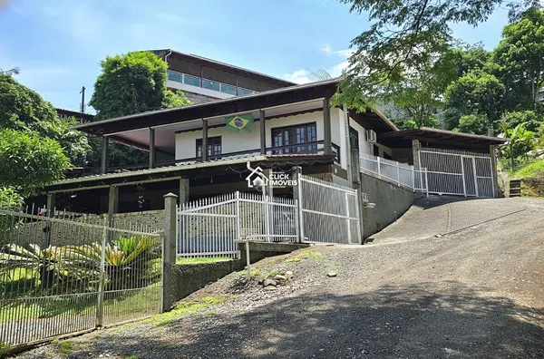 Casas com 4 Dormitórios no Bairro Itoupava Central – Blumenau