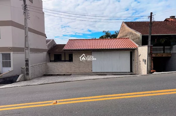 Casa com espaço para sua empresa!