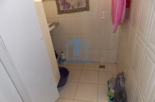 Sala Dois Quartos, Dependência