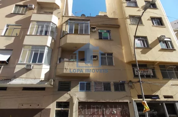 Sala Dois Quartos, Dependência