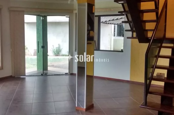 CASA ALVENARIA COM SALA COMERCIAL BAIRRO CRISTO REI