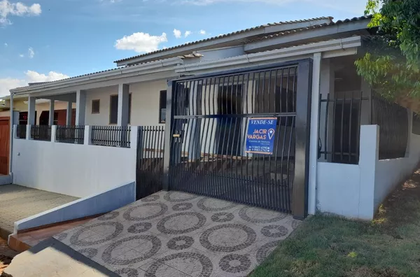 Casa á venda localizada no Bairro Nossa senhora das Graças