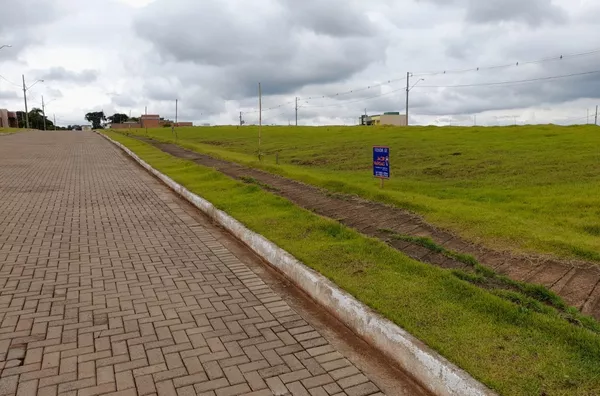 Lote á venda localizado no Loteamento Universitário 