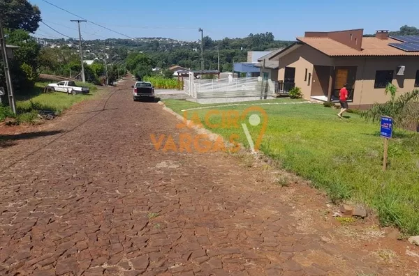 Lote á venda Localizado no Centro de Ampére - Pr