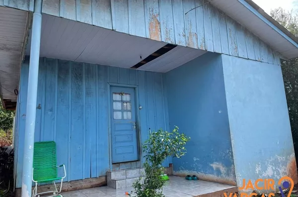 Casa á venda localizada no Bairro São Francisco 