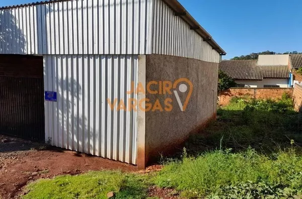 Barracão á venda localizado no Bairro Água verde 