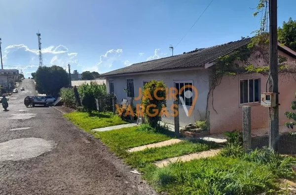 Casa á venda localizado no Bairro São Francisco 