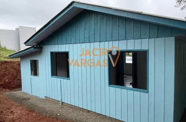 Casa á venda localizada no Loteamento Cidade alta 