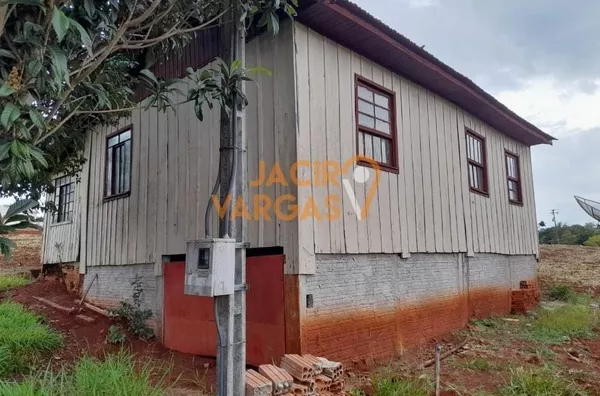 Casa á venda localizada no Bairro Jardim das palmeiras 